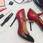 pantofi rosii pentru rochie violet